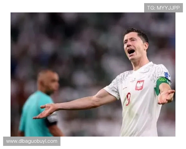 6场6球,莱万发文庆祝胜利:带着3分回家! 6场6球,莱万发文庆祝胜利:带着3分回家!